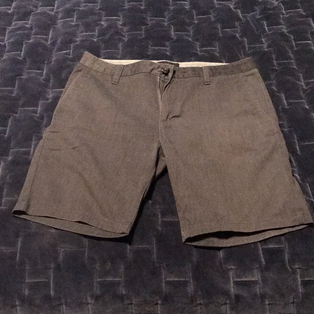 Mens shorts 33”